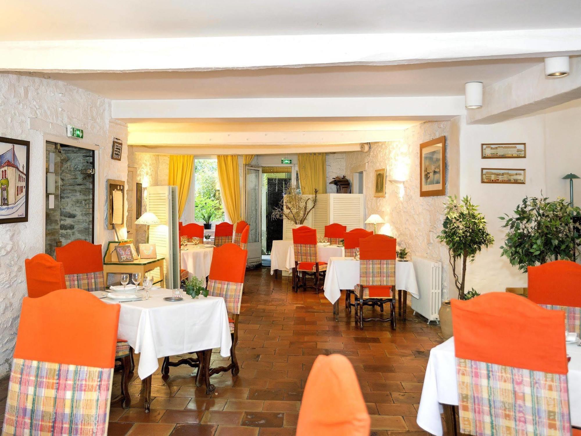 Logis Hotels - Hotel Restaurant Du Midi Revel  Bagian luar foto