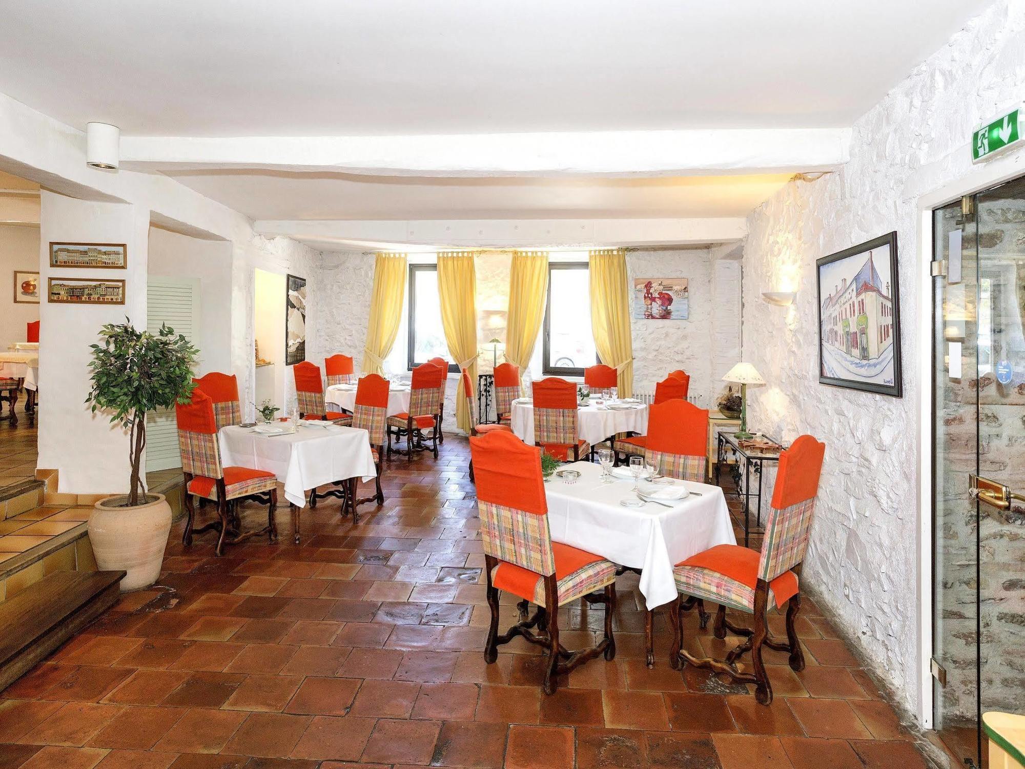 Logis Hotels - Hotel Restaurant Du Midi Revel  Bagian luar foto