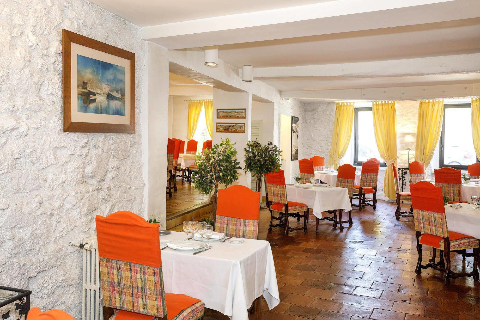 Logis Hotels - Hotel Restaurant Du Midi Revel  Bagian luar foto